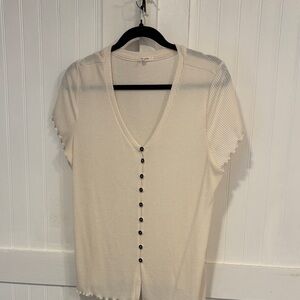Maurices Cream faux Button-Down, scalloped sleeve/hemV-neck Ribbed top size XL